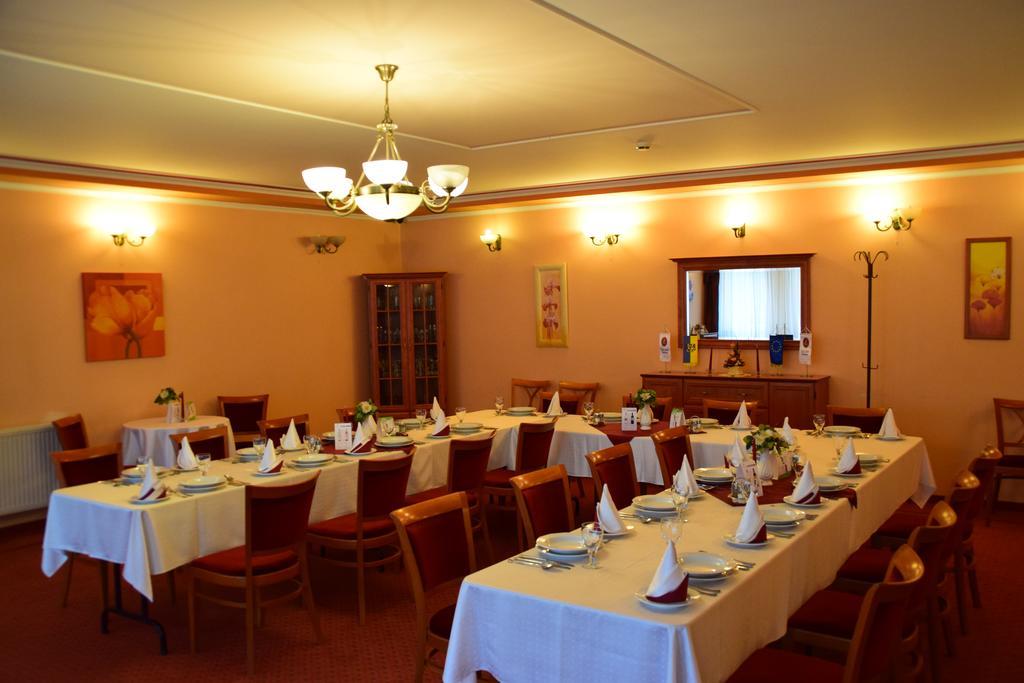 Hotel Lukacs Superior Kazincbarcika Exterior photo