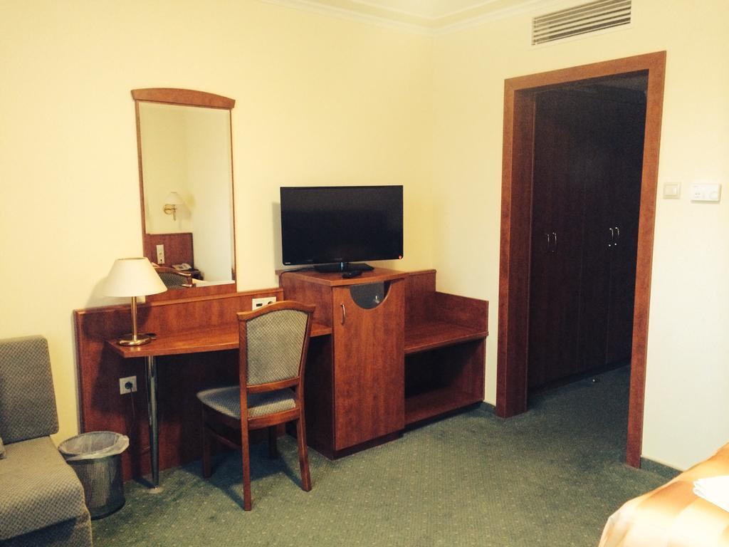 Hotel Lukacs Superior Kazincbarcika Room photo